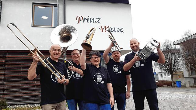 Elmar Notheis, Andreas Kretz, Verena Stötzle, Martin Stehle und Patrick Hummel (von links) freuen sich über 40 Jahre Wikinger Neufrach.