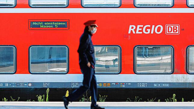 Bild : Notfahrplan im Bahn-Fernverkehr: GDL geht in 20-stündigen Warnstreik