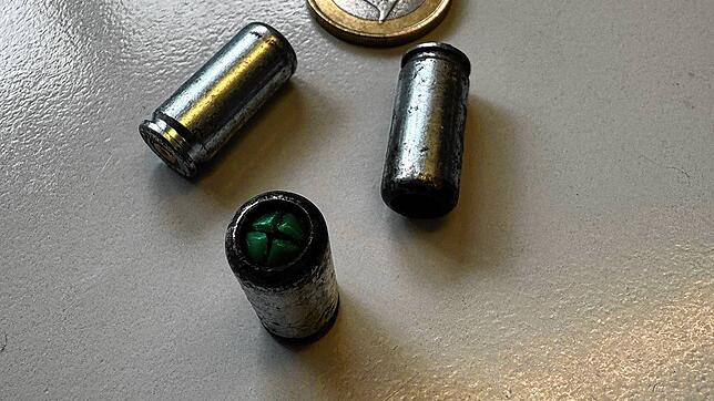 Diese 9-Millimeter-Patronen blieben nach den Schüssen in der Hausnetinstraße zurück. Einge davon zündeten nicht und sind noch intakt.