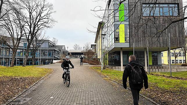 Die Albert-Schweitzer-Schule in Villingen von außen. Hier löste sowohl im September als auch im Dezember 2024 ein Amokalarm aus – der ...