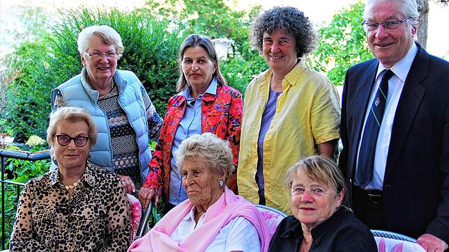 Sie pflegen ihren Dialekt: Helga Schäuble (untere Reihe, von links), Melitta Huber und Heidi Wieland sowie Claudia Reimann (obere Reihe, ...