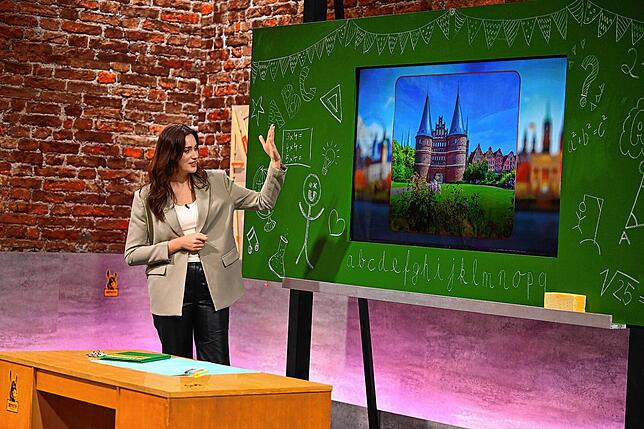 Gloria-Sophie Burkandt in der Show „Deutschlands dümmster Promi“ (montags um 20.15 Uhr bei ProSieben oder jederzeit auf Joyn). Gewinnen ...