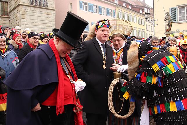 Bild 2: Schwerttanz beim Narrentag: In Bildern und Videos zum Nacherleben