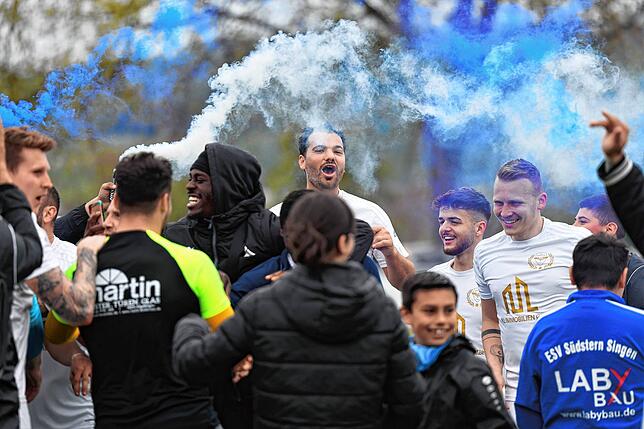 Bild 1: Die besten Bilder vom Bezirksliga-Spitzenspiel zwischen Öhningen-Gaienhofen und Südstern Singen