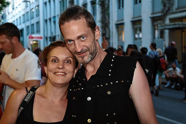Bild 18: Die Massen strömen zum großen Flohmarkt. Hier gibt‘s die Fotos aus Konstanz