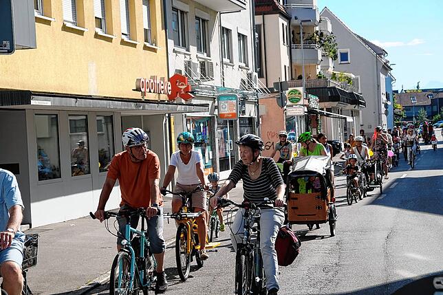 Bild 2: Bilder von der Fahrraddemo in Friedrichshafen