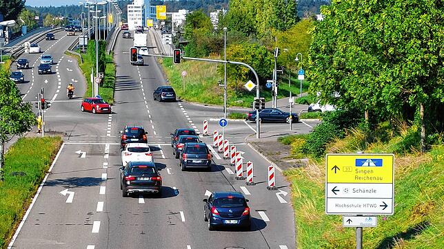 Wie kommen Bewohner der Stadtteils Paradies wieder nach Hause, wenn sie an Hochlasttagen aus Richtung Schweiz kommen? In der ...