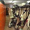 Blick in die Garderobe der Feuerwehr Meersburg. Bild: Stefan Hilser