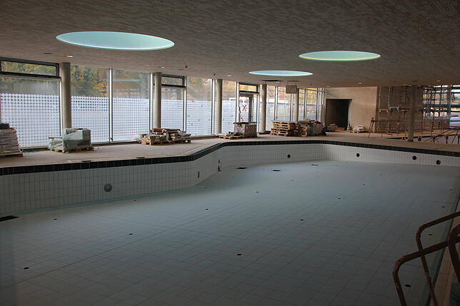 Bild 2: Wie teuer ist ein Badeausflug in Friedrichshafen? Eintritts-Beispiele für Freibad-Liebhaber, besonders eifrige Schwimmer und Familien