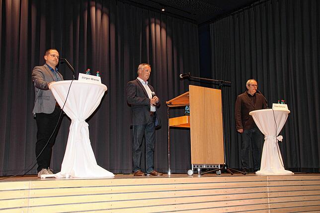 Bei der abschließenden Fragerunde (von links): Jürgen Wiener, Moderator Bert Kelz und Peter Schanz.