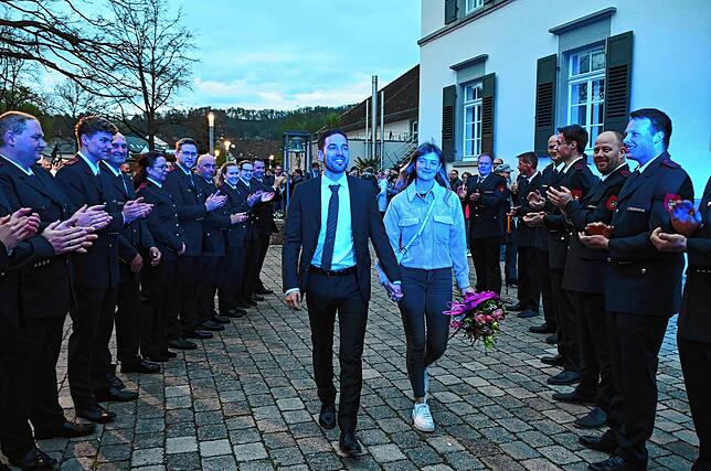 Bild 1: Bilder vom Wahlsieg von Christoph Stolz bei der Bürgermeisterwahl in Bodman-Ludwigshafen (2)