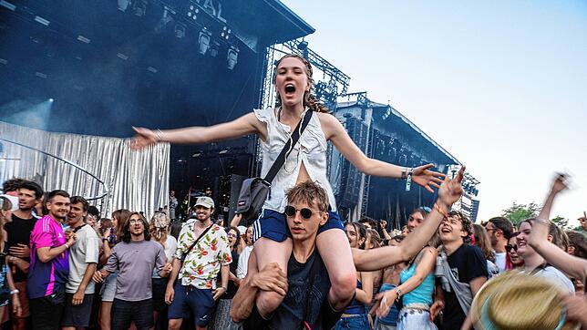 So viel Spaß: Beim Campus-Festival ist die Stimmung gut – wie hier beim Auftritt von Edwin Rosen.