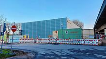 Die Bauarbeiten für den Anbau der Schänzlehalle haben begonnen.