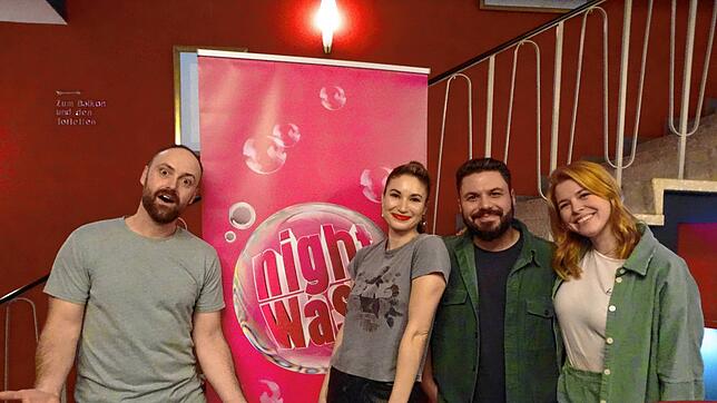 Sie sind bei &bdquo;Night Wash&ldquo;, einer Comedyshow im Gloria Theater in Bad Säckingen aufgetreten. Das Bild zeigt (von links): Tobi ...