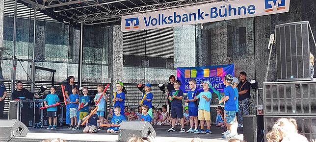 Bild 5: Am Sonntag strömen die Besucher nur so nach Meßkirch