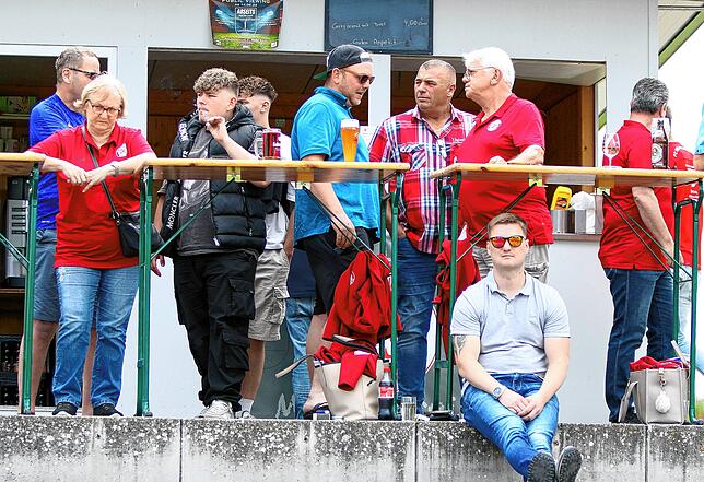 Bild 13: Souveräner 6:1-Erfolg des Tabellenführers FC RW Salem. Wir haben die besten Bilder!