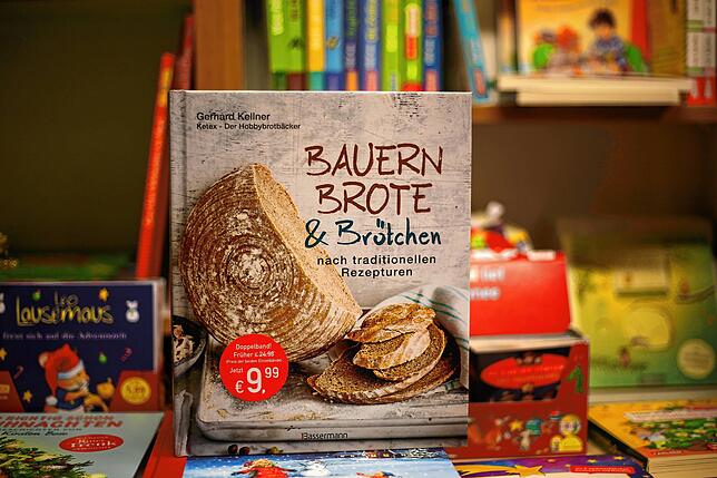 &bdquo;Bauernbrote und Brötchen&ldquo; von Gerhard Kellner, erschienen bei Bassermann für 9,99 Euro. Für Ute Scholz das Brotbackbuch, ...