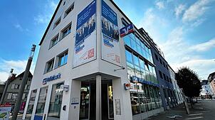 Bislang Hauptgeschäftsstelle, künftig nur noch Zweigniederlassung: Die Volksbank in der Schützenstraße.