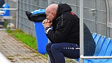 Hilf, Fußball-Gott: Für Trainer Michael Jauch half nach dem schnellen 0:3 des FC Erzingen gegen die SF Schliengen nur noch das eine oder ...