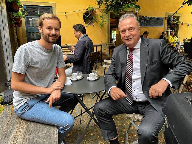 Claus Weselsky mit SÜDKURIER-Redakteur Dominik Dose. Das Gespräch fand in Stuttgart statt.
