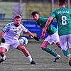 Klare Sache: Michael Kuttler (Mitte) setzte den Schlusspunkt beim deutlichen 5:0-Erfolg des FC Zell, der dem SV Herten und Yannick ...