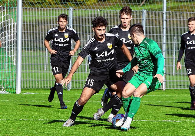 Bild 2: Spannendes, torreiches Duell zwischen TSV Aach-Linz und SV Mühlhausen. Wir haben die besten Bilder!