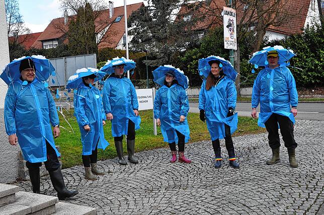 Bild 5: Leimbacher Rathaussturm: Narren übernehmen das Zepter!
