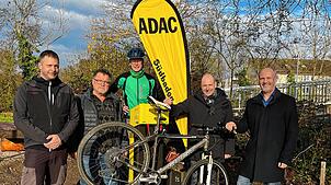 Benjamin Hansmann und Christian Ebner vom Bauamt Albbruck, Claus Bächle, der ehrenamtlicher Radbeauftragte der Gemeinde, Rolf Köchl, ...