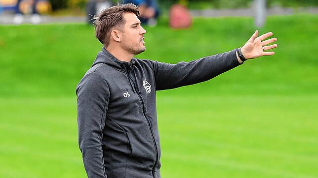 Oliver Sorg, Trainer des FC Radolfzell, hat keinen Grund, an seiner Mannschaft zu zweifeln, denn am Ende gewannen die Radolfzeller mit ...