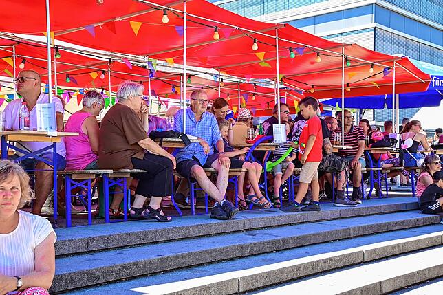 Bild 12: Stadtfest in St. Georgen: Viele Besucher schmückten das Fest. Gute Unterhaltung und schönes Wetter.