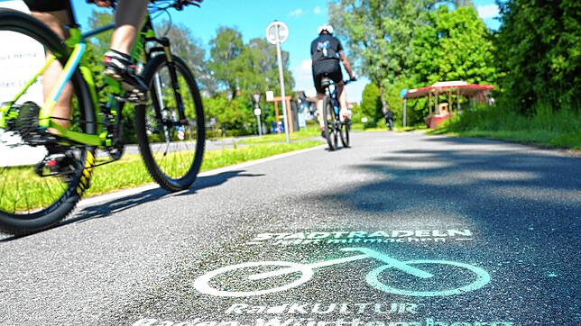 In den nächsten Wochen sammeln die Teilnehmer der Aktion Stadtradeln wieder möglichst viele Kilometer auf dem Fahrrad. Auf die Aktion ...