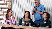 Auf Einladung von Ortsvorsteher Klaus Martin kommen Susanne Maier vom Landratsamt, Maria Hensler aus Gaienhofen und Sigrid Hall aus ...