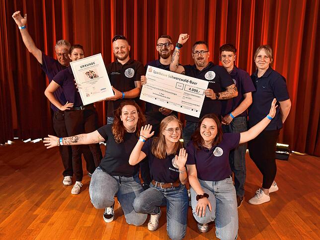 4000 Euro erhält die DRK Rettungshundestaffel Donaueschingen für ein schnell aufbauendes mobiles Zelt.
