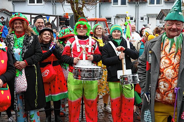 Bild 17: Rathaussturm in Moos: Gemeinde wehrt sich als römische Armee – Die Bilder vom Fasnacht-Spektakel!