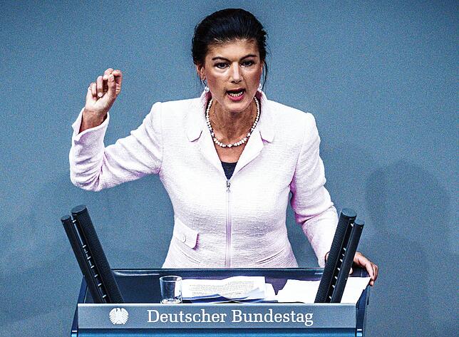 Engagiert und scharfzüngig in ihrer Kritik: Sahra Wagenknecht im Bundestag.