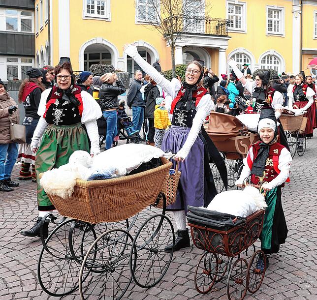 Bild 18: Hunderte Nachwuchsnarren starten beim Donaueschinger Kinderumzug
