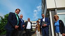Da war die Campus-Welt scheinbar noch in Ordnung: Anfang Juni besuchte Grünen-Landtagsfraktionschef Andreas Schwarz (2.v.r.) die ...