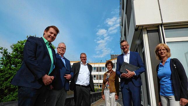 Da war die Campus-Welt scheinbar noch in Ordnung: Anfang Juni besuchte Grünen-Landtagsfraktionschef Andreas Schwarz (2.v.r.) die ...