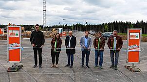 Freuen sich über die Fertigstellung der Erschließung des Gewerbegebiets „Donau-Hegau II“: Tobias Meyer (BIT-Ingenieure), Sonja Walter ...
