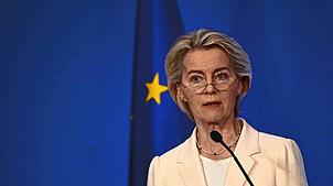 Bild : Von der Leyen trifft Trump in Schottland