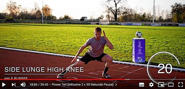 Workout III: Stefan Hilpüsch beim „Side Lunge High Knee“ in Aktion. Screenshot: Matthias Scheibengruber