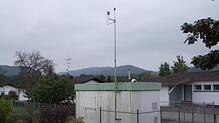 Eine Fluglärm-Messstation steht im Wohngebiet Rheinhalde in Hohentengen.