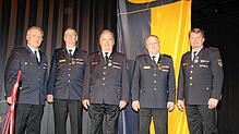 Ausgeschiedenen sind Claus Mecking (Ehrenmedaille in Silber, Zweiter von links), Kurt Distel (Silber, Mitte)) und Klaus Dannecker (Gold ...