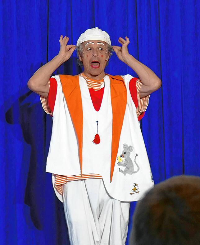 „Echt schön, ey“. Mit seinem Mitmachtheater begeisterte Karl-Heinz Paul, alias Clown Mausini, die Kids im Haus der Begegnung.