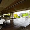 (Archivbild) Hier, am Chaos-Kreisel unterhalb der Schänzlebrücke, gelingt es den Beamten, den 34-jährigen Trunkenbold zu kontrollieren.