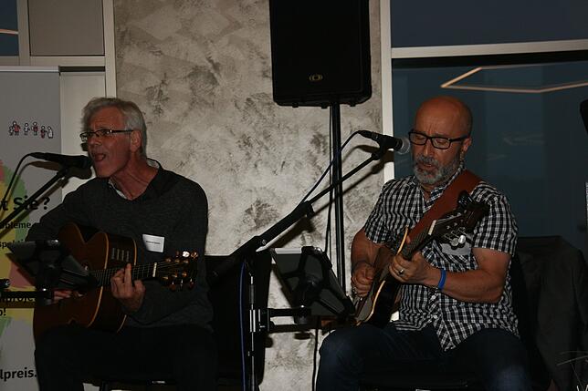 Reinhard Stehle (li.) und Gianni Dato sorgten für den musikalischen Part bei der Verleihung des innovatio-Sozialpreises.