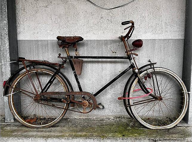 Wie mache ich mein Fahrrad straßen- und wintertauglich? Klar ist, wie das Beispiel auf dem Bild sollte Ihr Zweirad nicht aussehen.