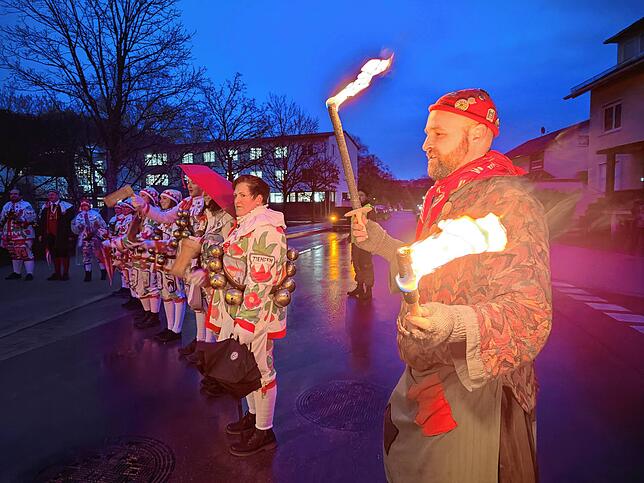 Bild 5: Fasnacht 2025: So lebendig war der Wecken in Tiengen am Schnutzigen Donnerstag - Die besten Bilder!