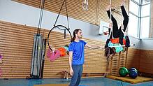 Bei den Trainigs oder Workshops können die Kinder und Jugendliche nach Herzenslust unterschiedliche Zirkuskünste, Akrobatik und Artistik ...