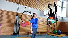 Bei den Trainigs oder Workshops können die Kinder und Jugendliche nach Herzenslust unterschiedliche Zirkuskünste, Akrobatik und Artistik ...